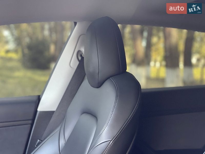 Седан Tesla Model 3 2019 в Новій Водолагі