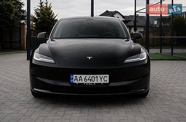 Седан Tesla Model 3 2024 в Києві