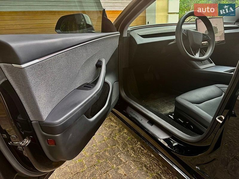 Седан Tesla Model 3 2024 в Києві