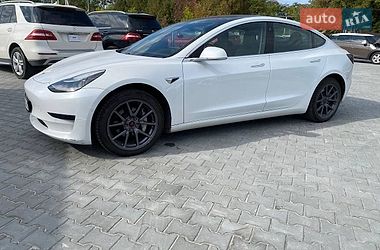 Седан Tesla Model 3 2020 в Львове