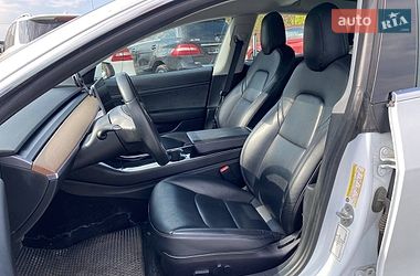 Седан Tesla Model 3 2020 в Львове