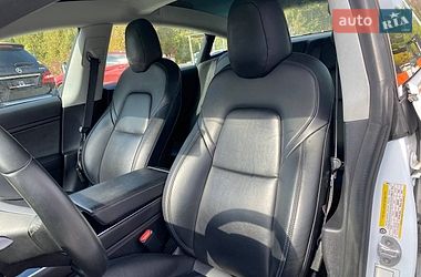 Седан Tesla Model 3 2020 в Львове
