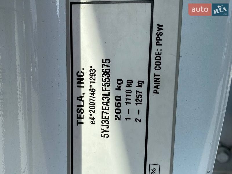 Седан Tesla Model 3 2020 в Львове