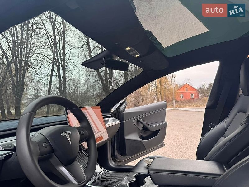 Седан Tesla Model 3 2018 в Львове