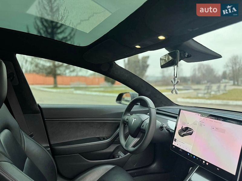 Седан Tesla Model 3 2018 в Львове