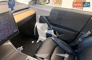 Седан Tesla Model 3 2018 в Ужгороде