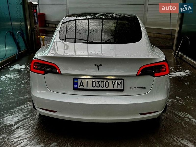 Седан Tesla Model 3 2019 в Киеве