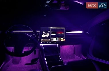 Седан Tesla Model 3 2019 в Киеве