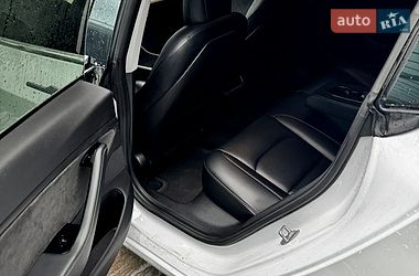 Седан Tesla Model 3 2019 в Киеве