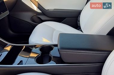 Седан Tesla Model 3 2020 в Киеве