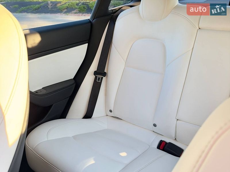 Седан Tesla Model 3 2020 в Киеве