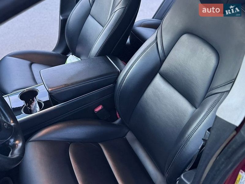 Седан Tesla Model 3 2018 в Киеве