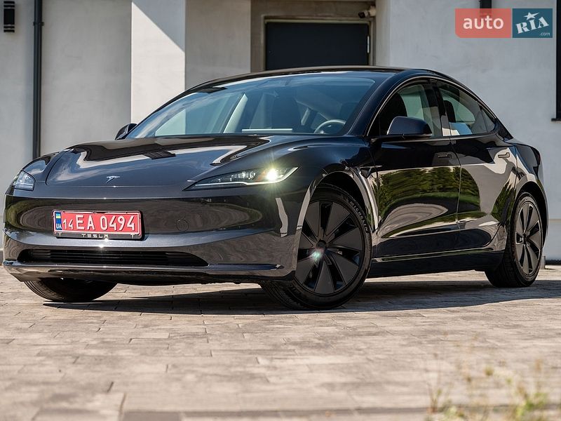 Седан Tesla Model 3 2025 в Ивано-Франковске