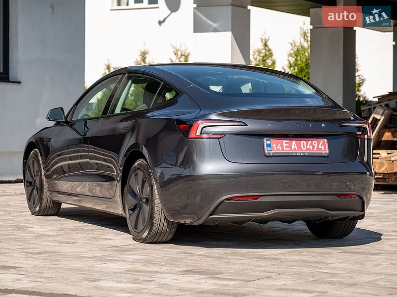 Седан Tesla Model 3 2025 в Ивано-Франковске