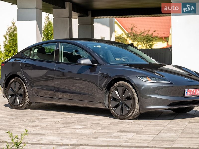 Седан Tesla Model 3 2025 в Ивано-Франковске