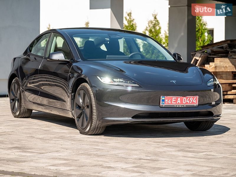 Седан Tesla Model 3 2025 в Ивано-Франковске