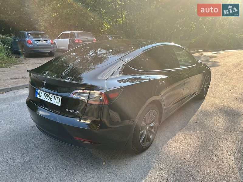 Седан Tesla Model 3 2023 в Києві