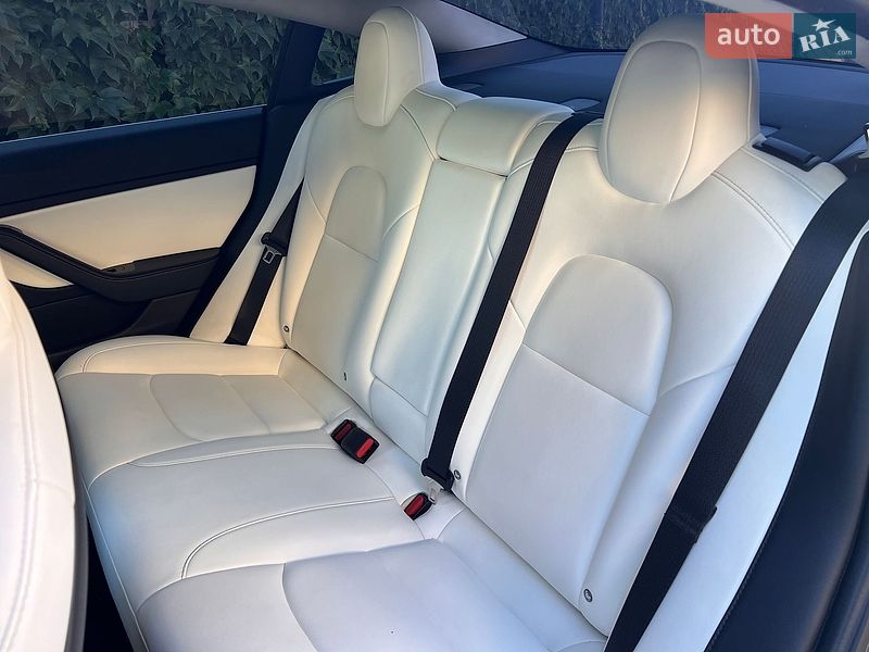 Седан Tesla Model 3 2019 в Одесі