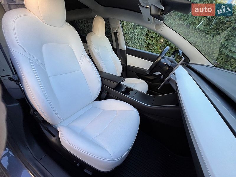Седан Tesla Model 3 2019 в Одесі