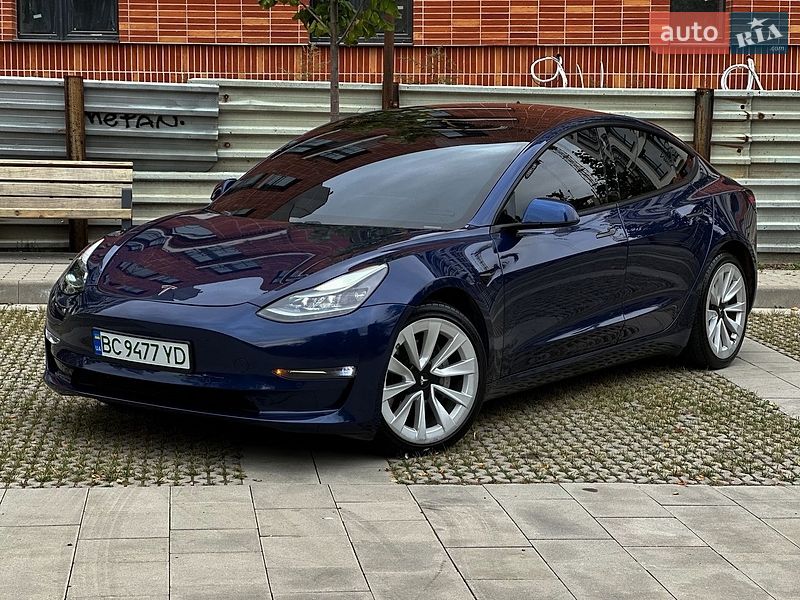 Седан Tesla Model 3 2021 в Самборе