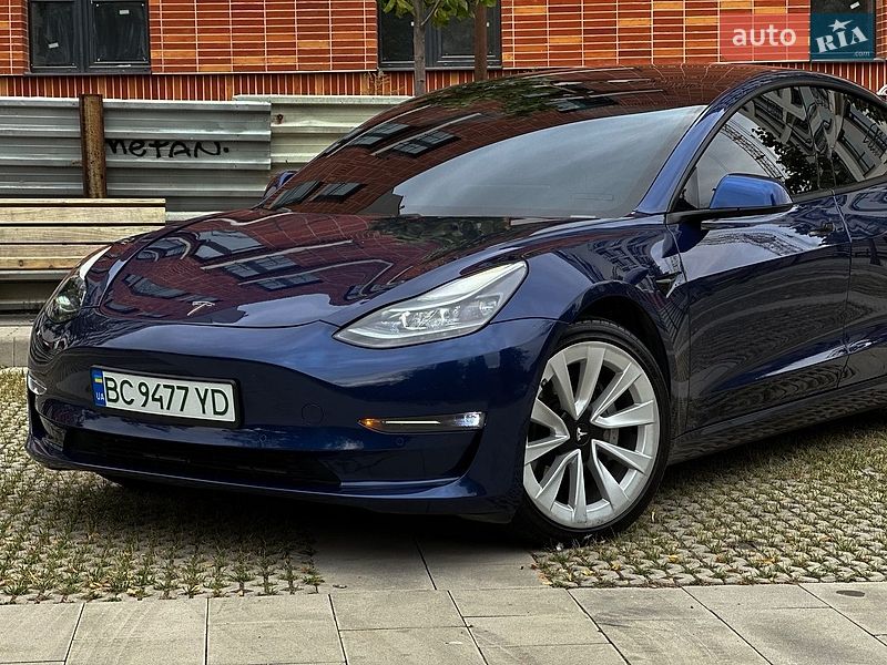 Седан Tesla Model 3 2021 в Самборе