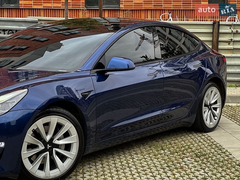 Седан Tesla Model 3 2021 в Самборе