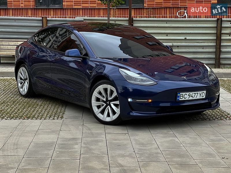 Седан Tesla Model 3 2021 в Самборе