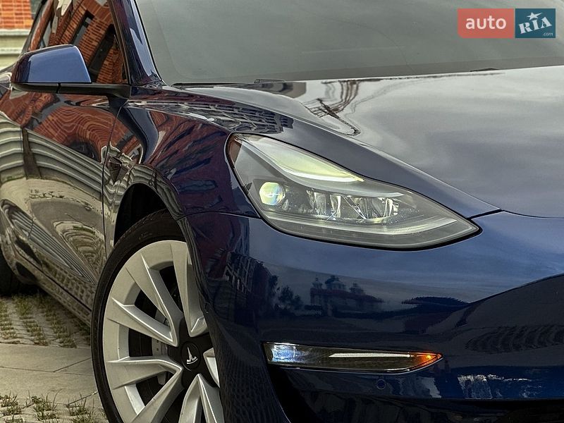 Седан Tesla Model 3 2021 в Самборе