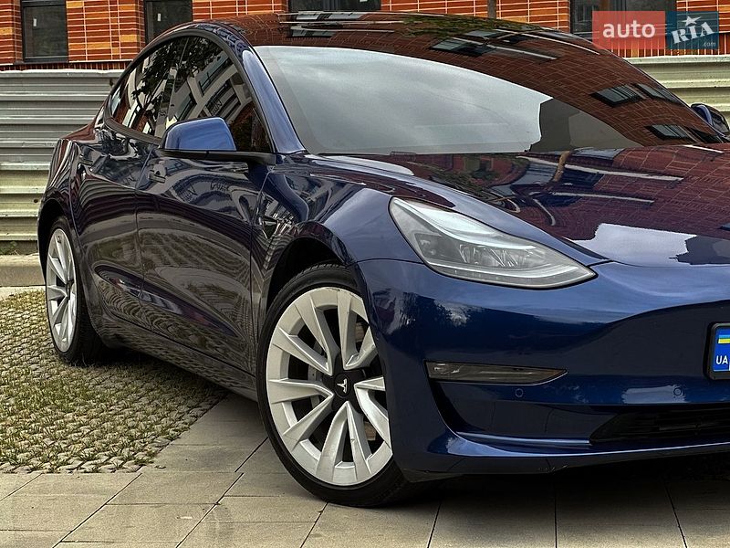 Седан Tesla Model 3 2021 в Самборе
