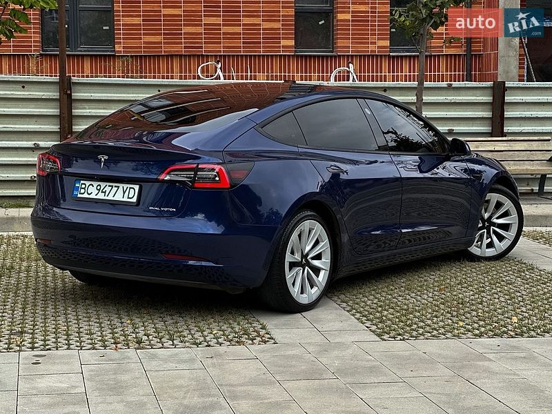 Седан Tesla Model 3 2021 в Самборе