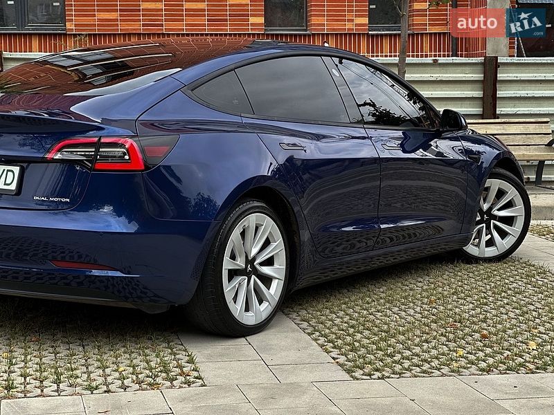 Седан Tesla Model 3 2021 в Самборе