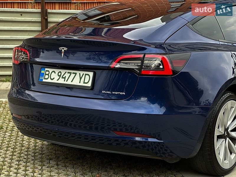 Седан Tesla Model 3 2021 в Самборе