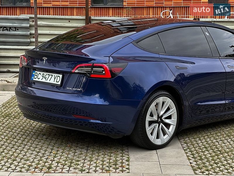 Седан Tesla Model 3 2021 в Самборе