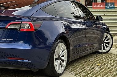 Седан Tesla Model 3 2021 в Самборе