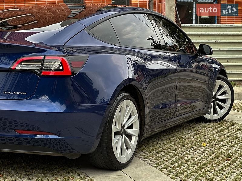 Седан Tesla Model 3 2021 в Самборе