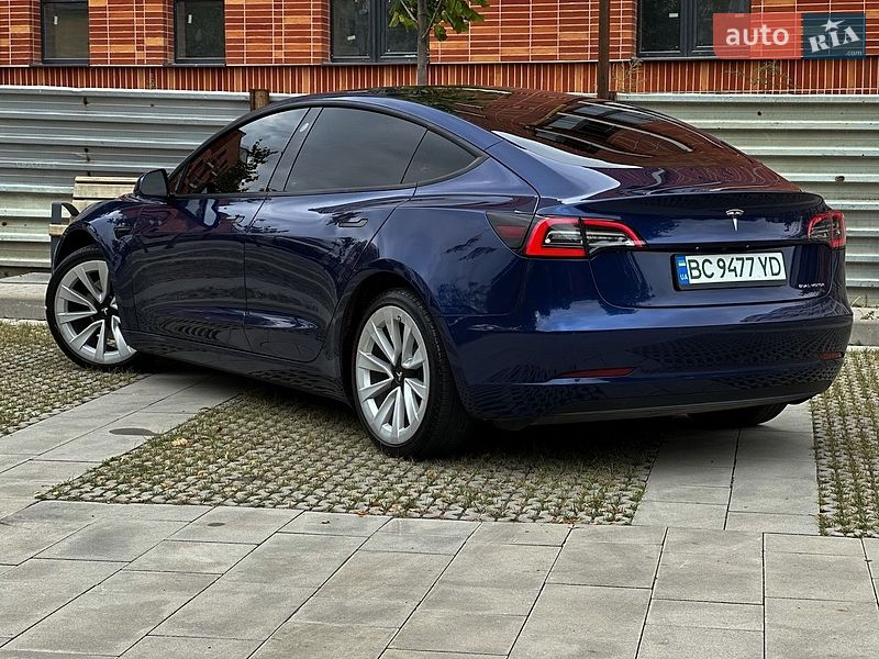 Седан Tesla Model 3 2021 в Самборе