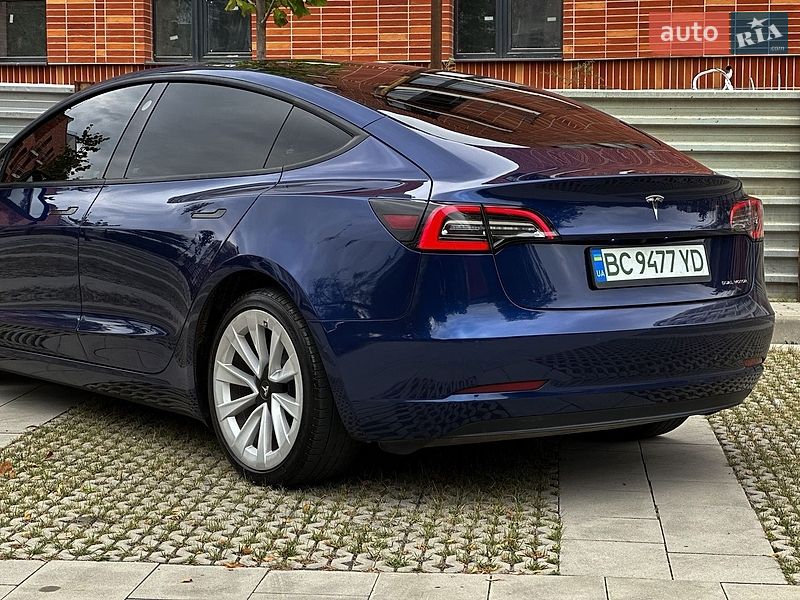 Седан Tesla Model 3 2021 в Самборе