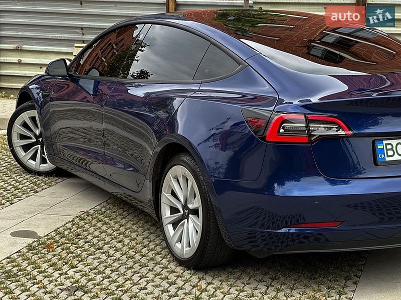 Седан Tesla Model 3 2021 в Самборе