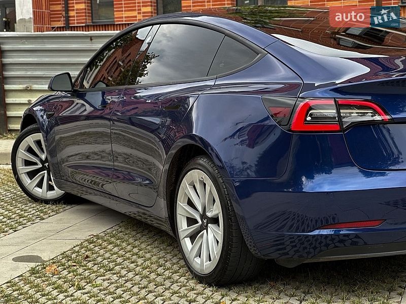 Седан Tesla Model 3 2021 в Самборе