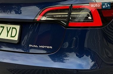 Седан Tesla Model 3 2021 в Самборе