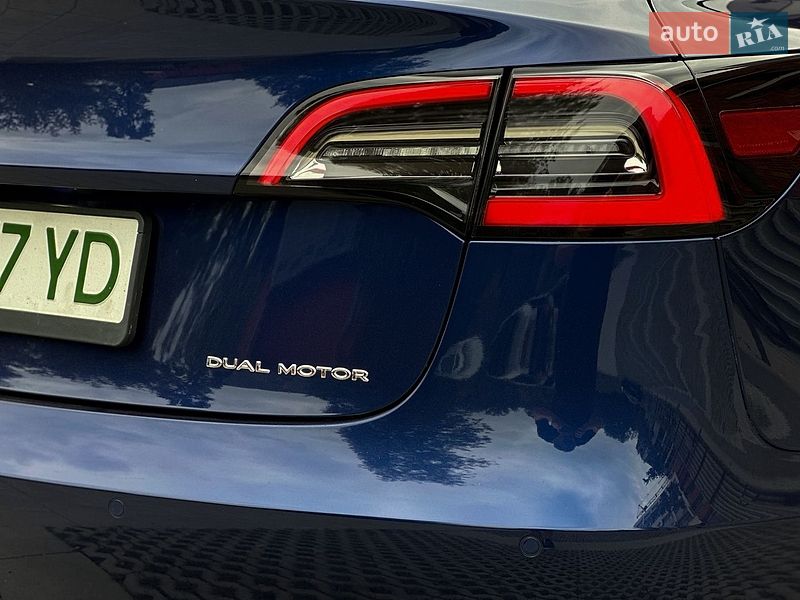 Седан Tesla Model 3 2021 в Самборе
