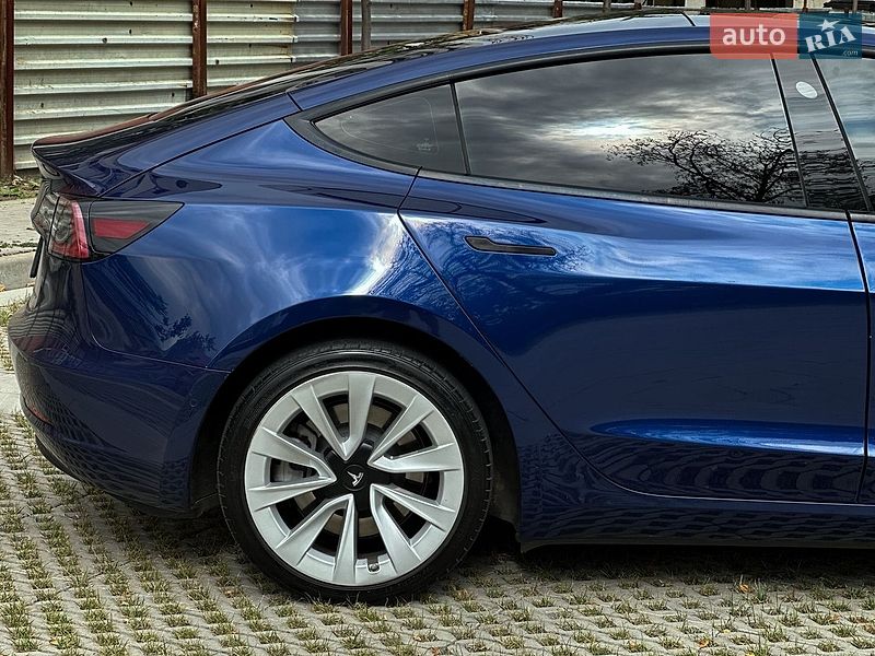 Седан Tesla Model 3 2021 в Самборе