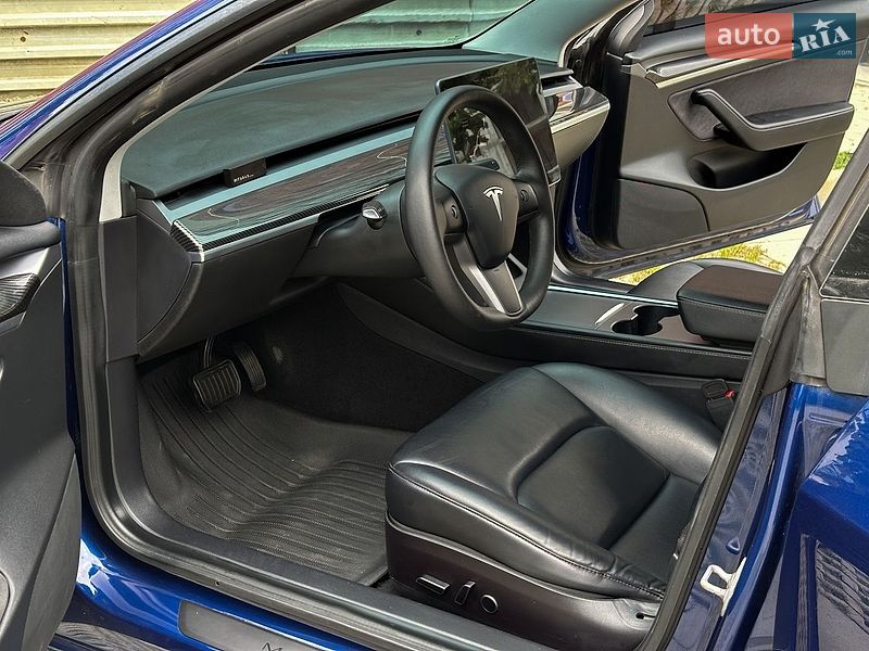 Седан Tesla Model 3 2021 в Самборе