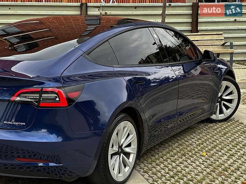 Седан Tesla Model 3 2021 в Самборе