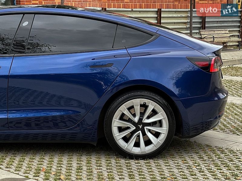 Седан Tesla Model 3 2021 в Самборе