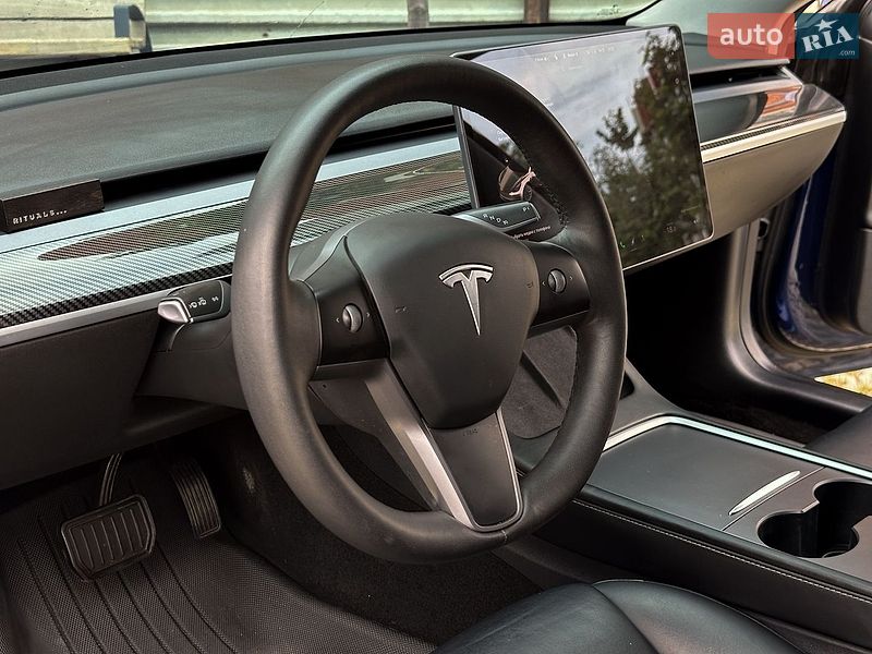 Седан Tesla Model 3 2021 в Самборе