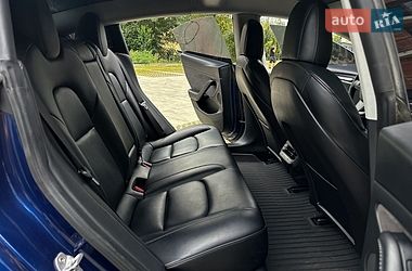 Седан Tesla Model 3 2021 в Самборе