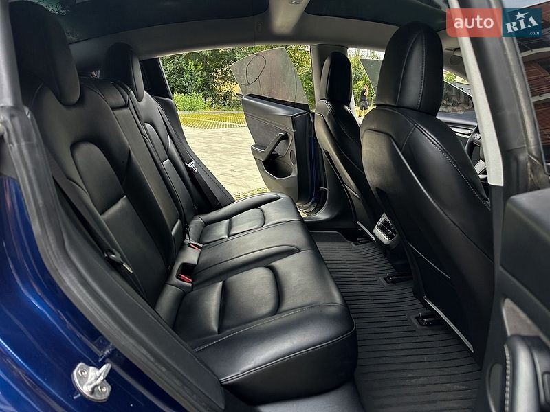 Седан Tesla Model 3 2021 в Самборе