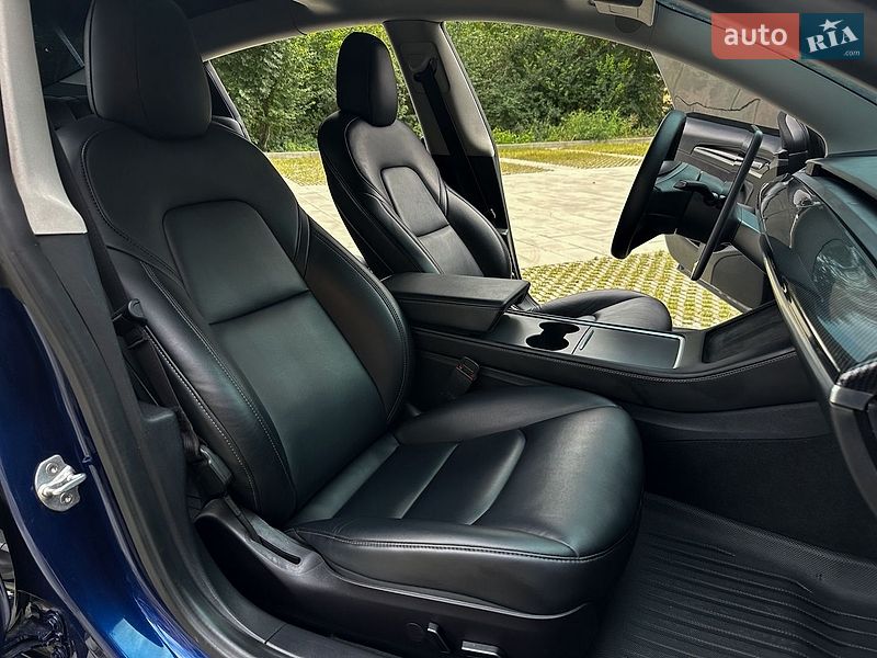 Седан Tesla Model 3 2021 в Самборе