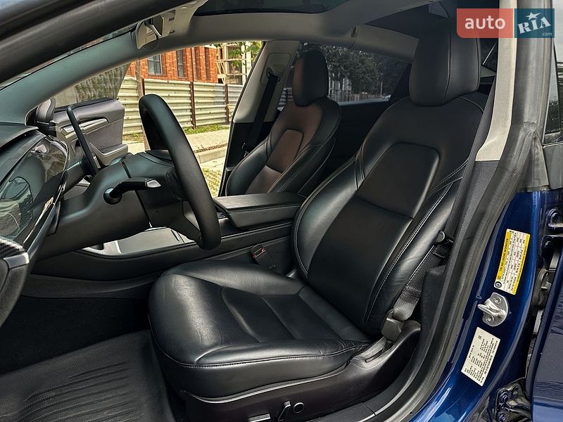 Седан Tesla Model 3 2021 в Самборе